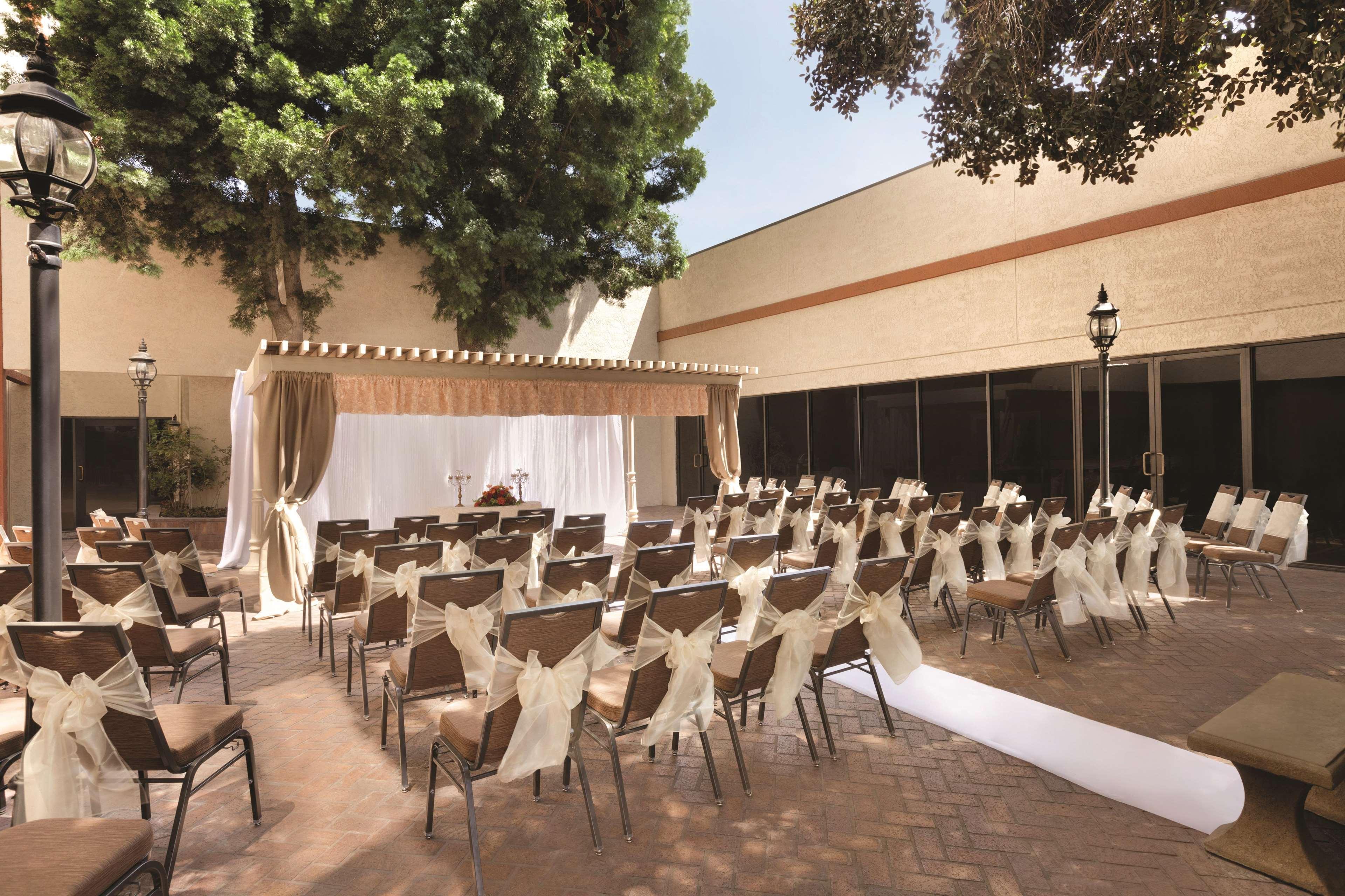 فندق Doubletree By Hilton سان برناردينو المظهر الخارجي الصورة
