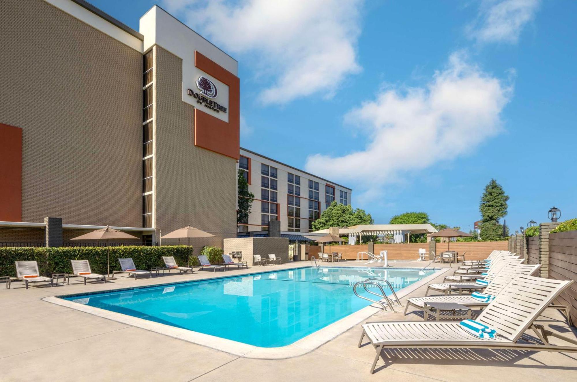 فندق Doubletree By Hilton سان برناردينو المظهر الخارجي الصورة